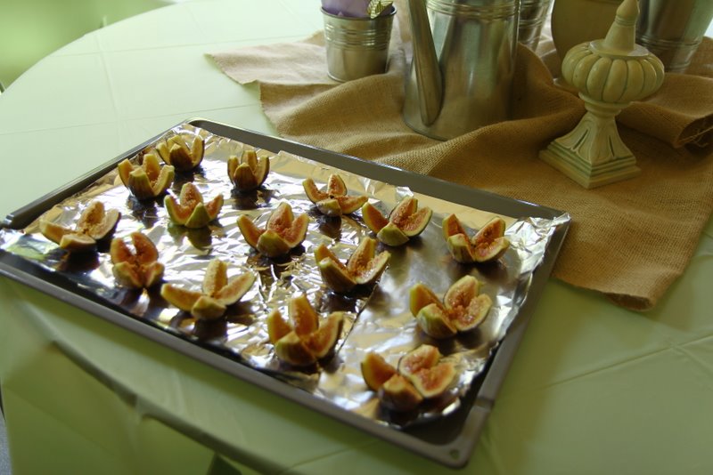 Figs with Honey and Goat Cheese